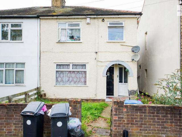 Flat for sale in Greater London