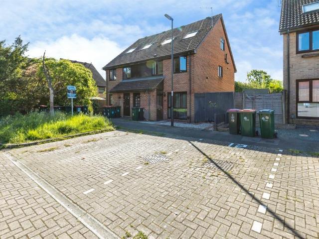 Flat for sale in Ifield West, Glynde