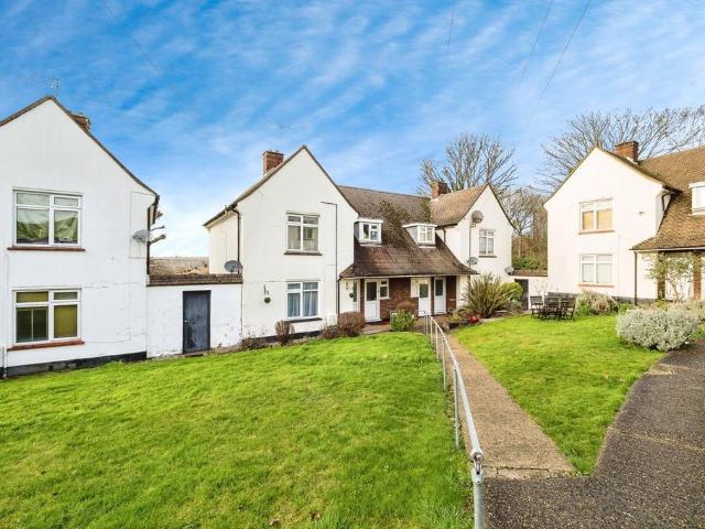 Flat for sale in Woodford Bridge, Greater London