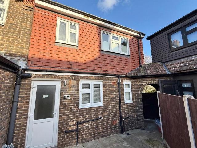 Flat for sale in Hutton, Navestock Side