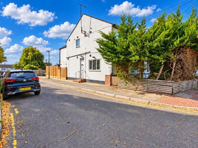 Flat for sale in London Colney, St Albans
