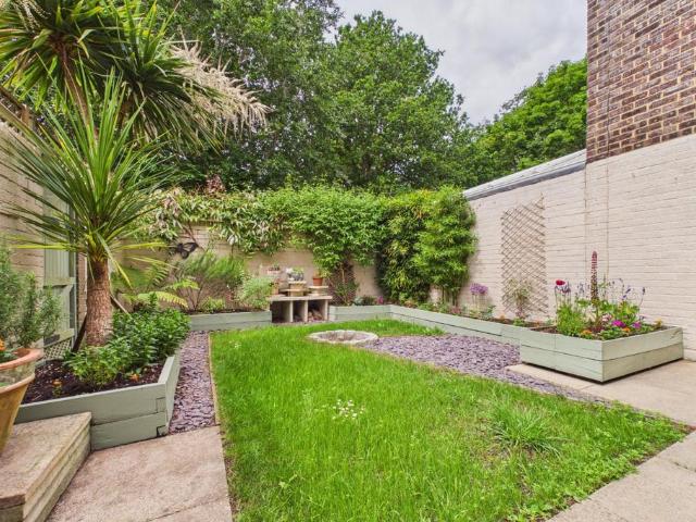 Flat for sale in Easthampstead, Bracknell