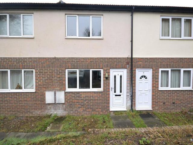 Flat for sale in Spring Park, Luton