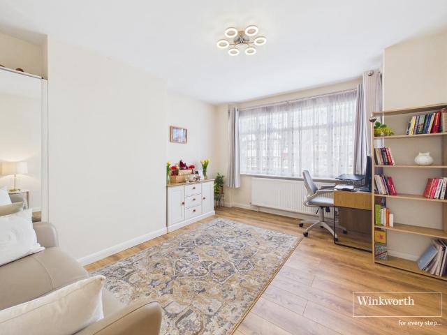 Flat for sale in Kingsbury, Greater London
