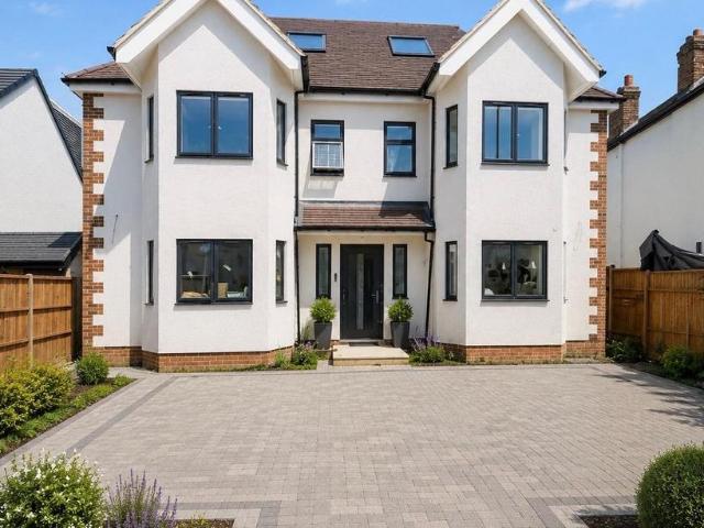 Flat for sale in West Ewell, Ewell