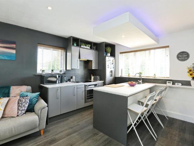 Flat for sale in Perryfields, West Sussex