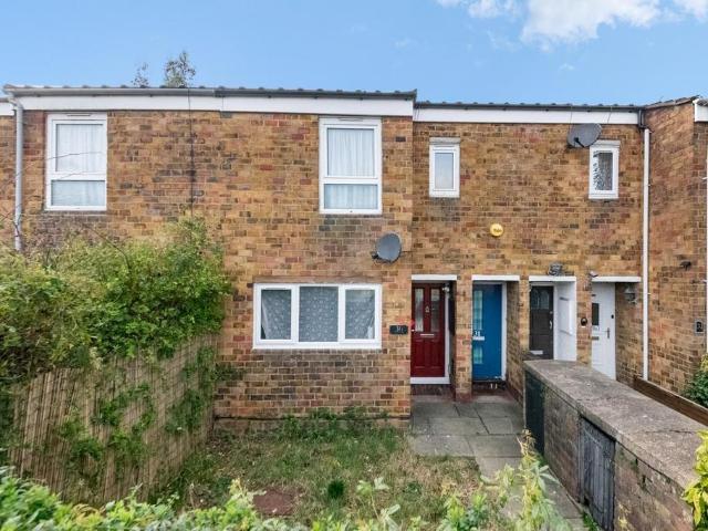 Flat for sale in Hayes, Greater London