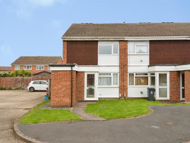 Flat for sale in Fishers Green, Shephall