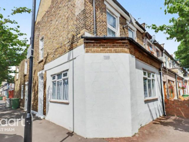Flat for sale in Beckton, Greater London