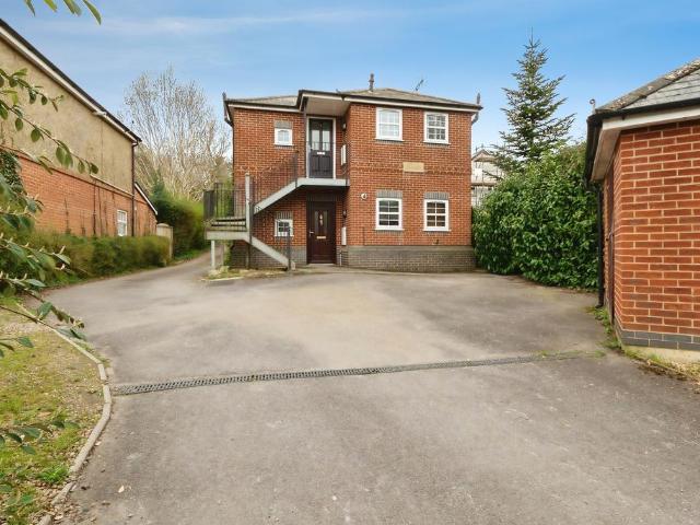 Flat for sale in Brambridge, Hampshire