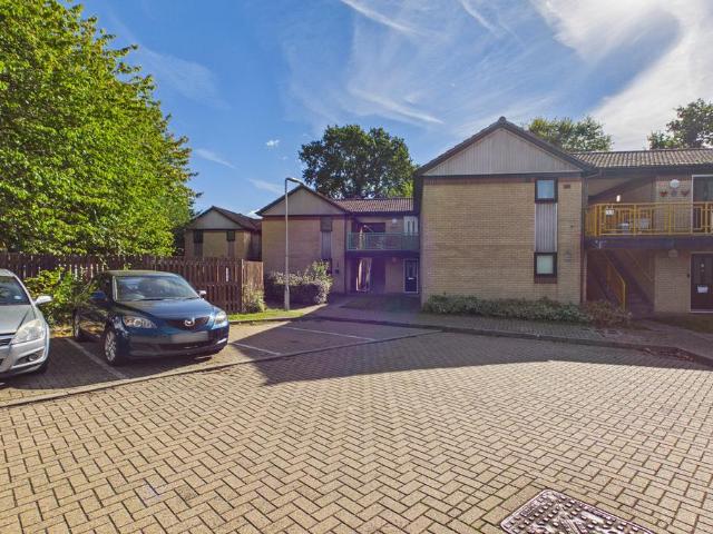 Flat for sale in Piccotts End, Dacorum