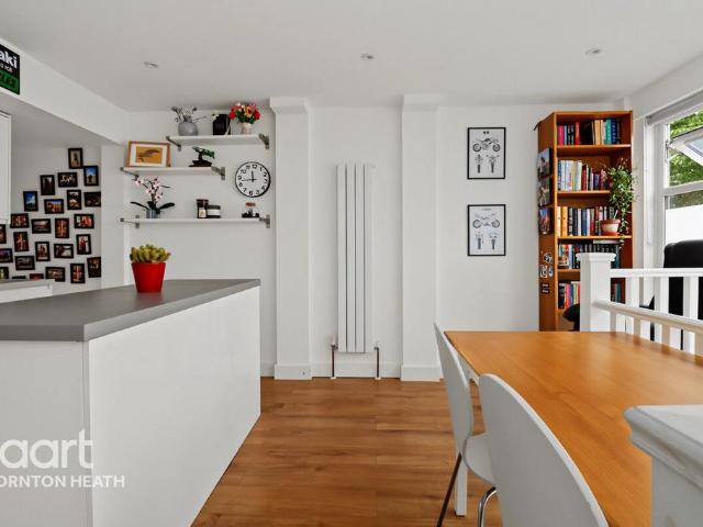 Flat for sale in London Borough of Croydon, Thornton Heath