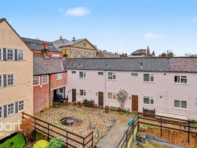 Flat for sale in Heigham Grove, East Bank
