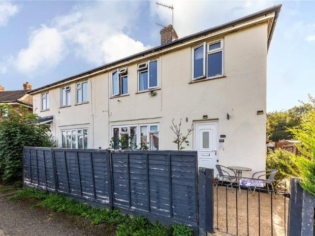 Flat for sale in Caterham, Tandridge