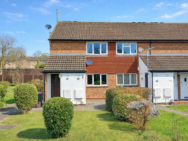 Flat for sale in Hertford, Colliers End