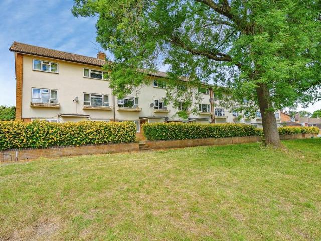 Flat for sale in Pouchen End, Hertfordshire