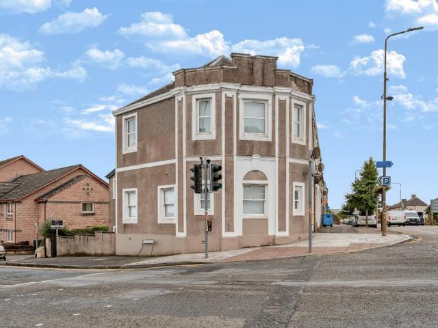 Flat for sale in Armadale, Scotland