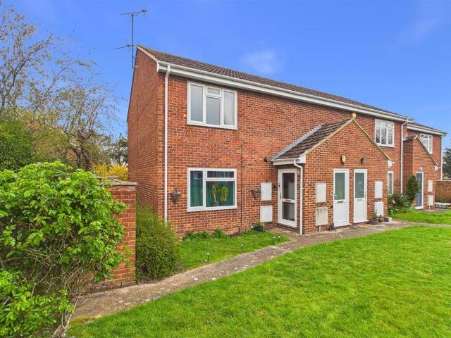 Flat for sale in Pamington, Gloucestershire