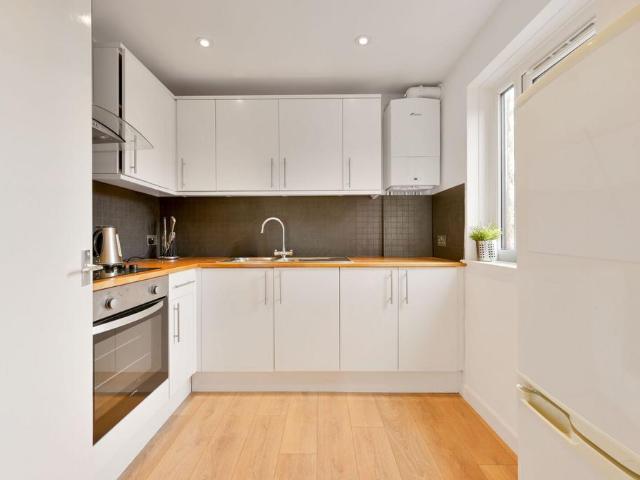 Flat for sale in London Borough of Ealing, Hanwell