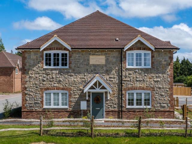 Flat for sale in Midway, Kent
