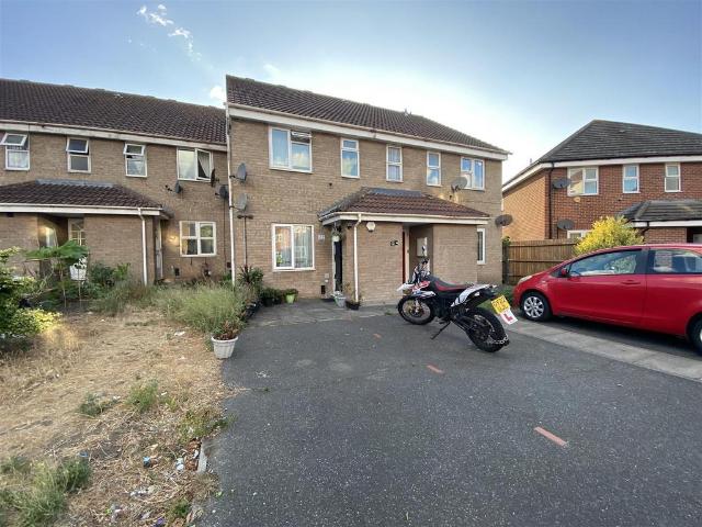 Flat for sale in Scrattons Farm, Greater London