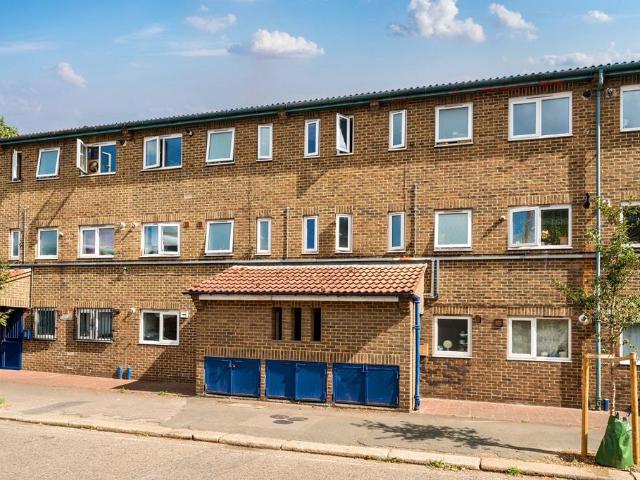 Flat for sale in London Borough of Lambeth, Greater London