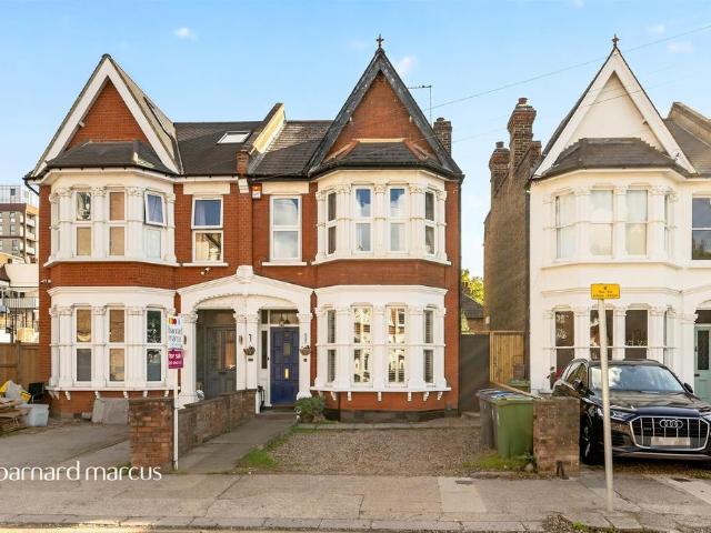 Flat for sale in Royal Borough of Kingston upon Thames, Greater London