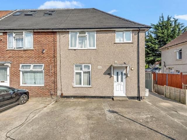 Flat for sale in Dagenham, Greater London