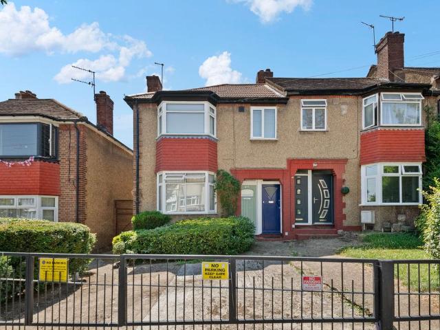 Flat for sale in Wood End, Greater London