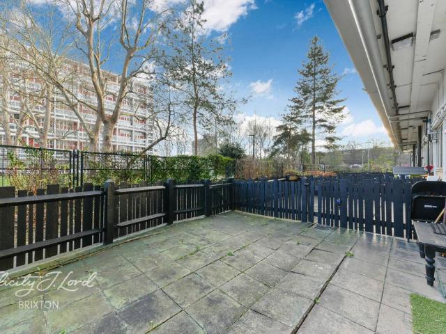 Flat for sale in Loughborough Junction, Greater London