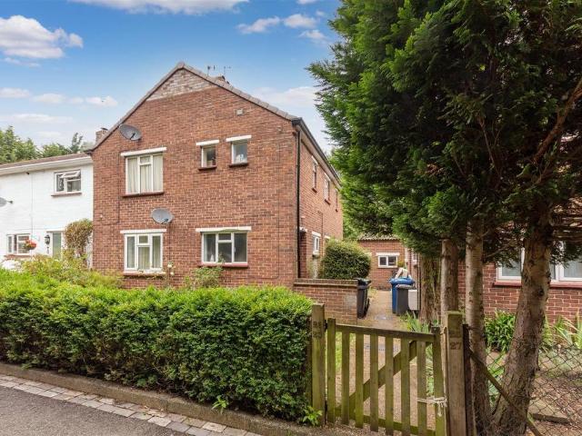 Flat for sale in Highway, Maidenhead