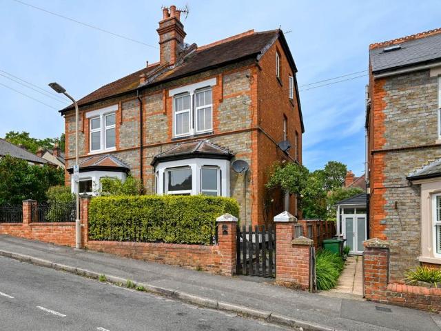 Flat for sale in Reading