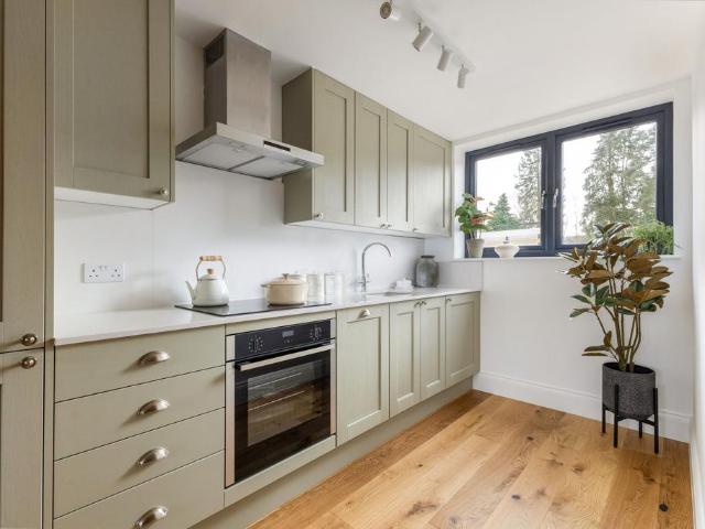 Flat for sale in Fole, Surrey