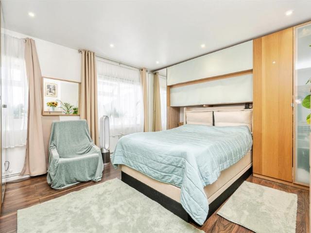 Flat for sale in Watford Rural, Batchworth