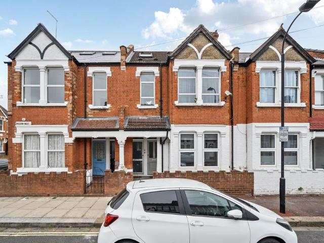 Flat for sale in Shepherd's Bush, Greater London