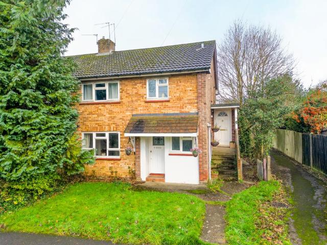 Flat for sale in Pouchen End, Hertfordshire