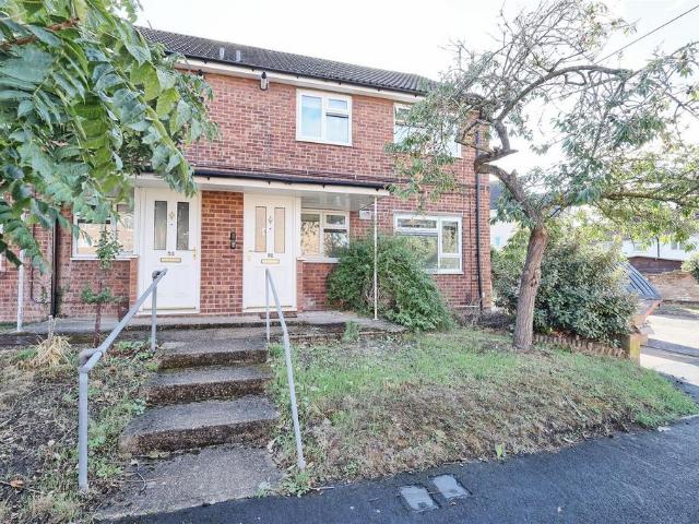 Flat for sale in Kings Hill, Colliers End