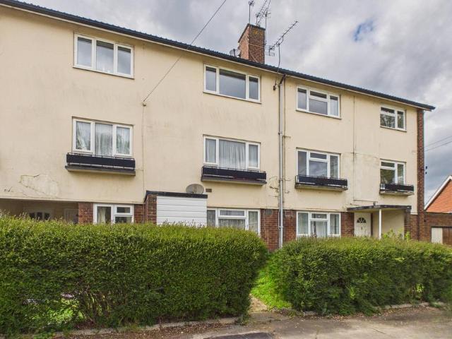 Flat for sale in Pouchen End, Hertfordshire