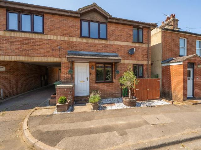 Flat for sale in St Albans, Five Acres