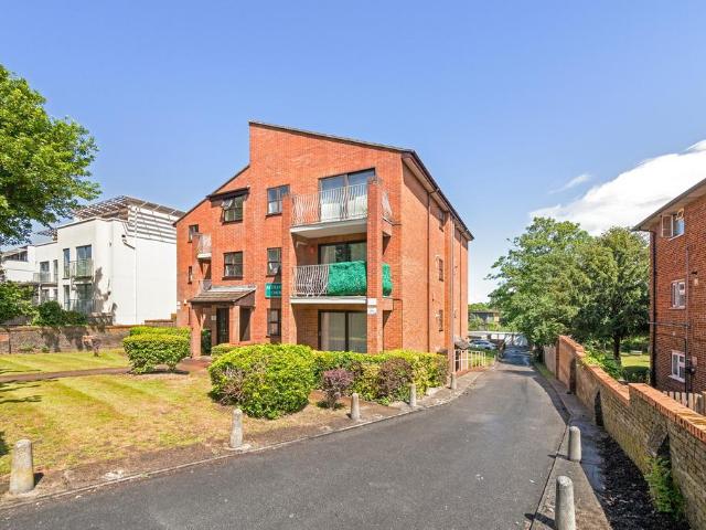 Flat for sale in Bromley Park, Greater London
