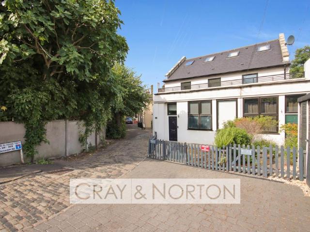 Flat for sale in London Borough of Croydon, Selhurst