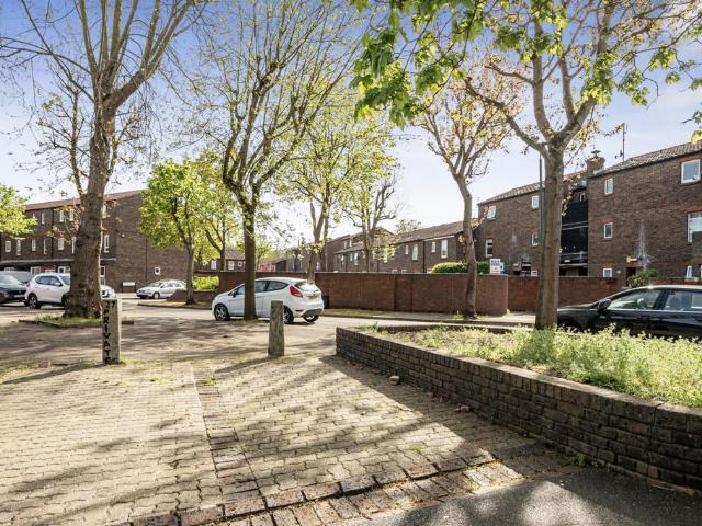 Flat for sale in Upper Belvedere, Greater London