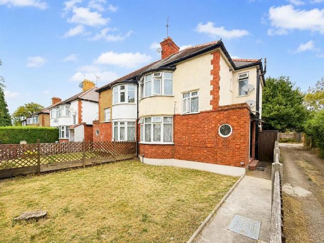 Flat for sale in London Borough of Hounslow, Greater London