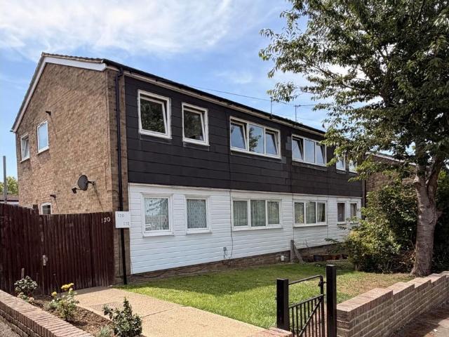 Flat for sale in Singlewell, Hamerton