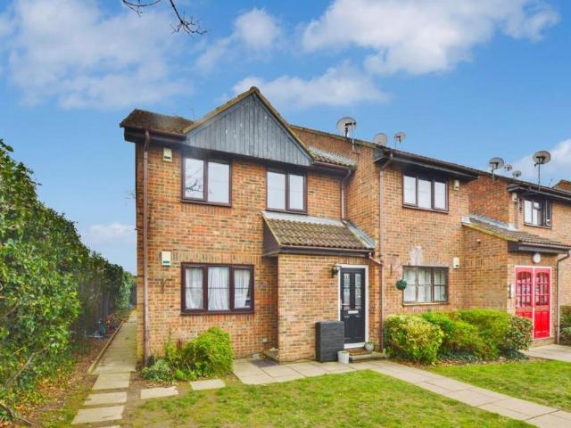 Flat for sale in Slough, Isle Of Man