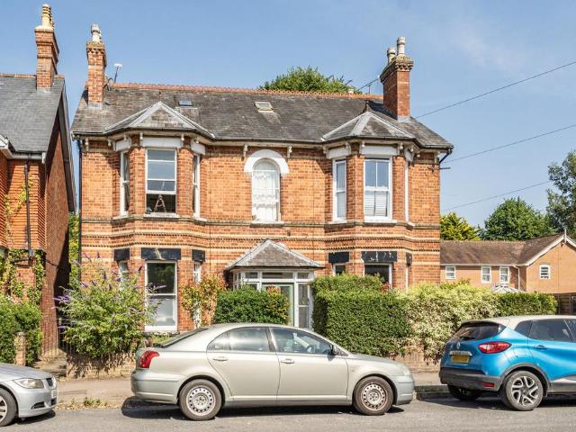 Flat for sale in Farnborough, Hampshire