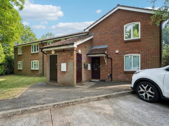 Flat for sale in Cowley, Greater London
