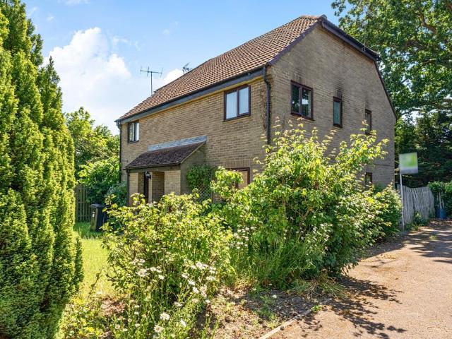 Flat for sale in Earley