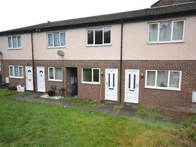 Flat for sale in Spring Park, Luton