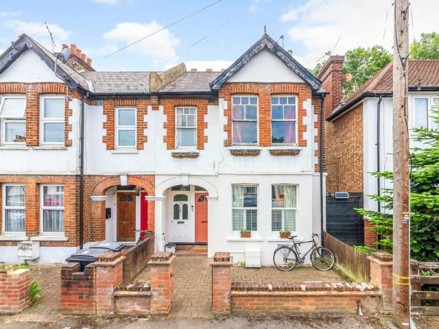 Flat for sale in New Malden, Greater London